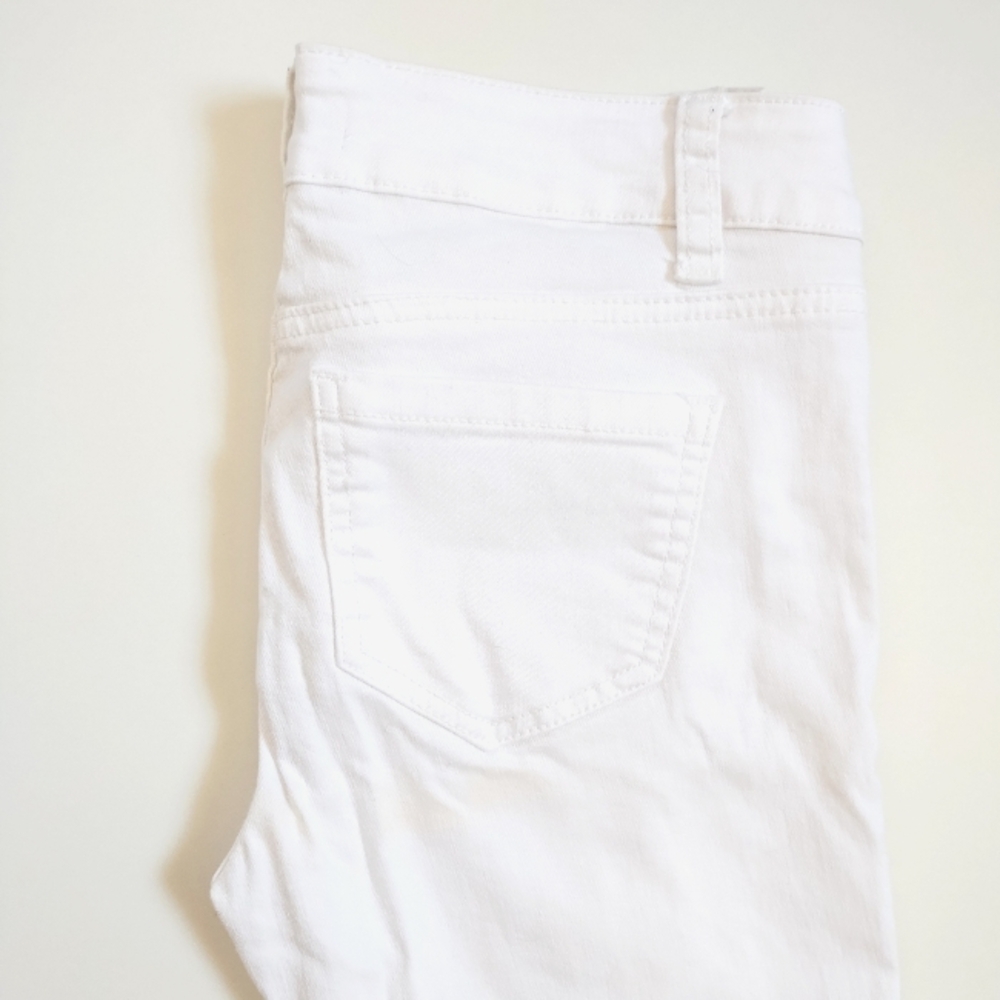 Distressed jean - Picture 2 of 4